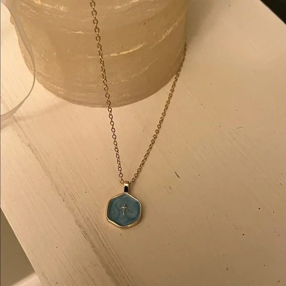 Fashion Gold and stunning Blue Cross Pendant Necklace NWOT - Picture 6 of 8